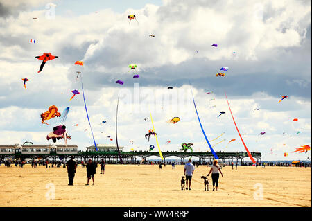 L'ottava St Annes International kite festival 2019 sulla spiaggia di città Foto Stock