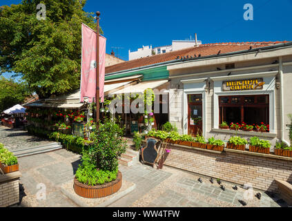 Belgrado, Serbia - agosto 07: Skadarlija (Skandarska), Belgrado il quartiere pieno di ristoranti e caffetterie il 7 agosto 2019 in Serbia Foto Stock