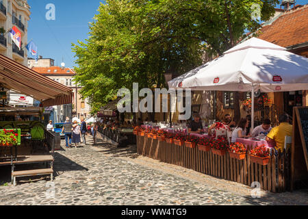 Belgrado, Serbia - agosto 07: Skadarlija (Skandarska), Belgrado il quartiere pieno di ristoranti e caffetterie il 7 agosto 2019 in Serbia Foto Stock