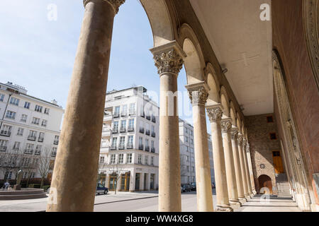 La sala anteriore della chiesa abbaziale di San Bonifaz, abbazia benedettina, Maxvorstadt, Monaco di Baviera, Baviera, Baviera, Germania Foto Stock