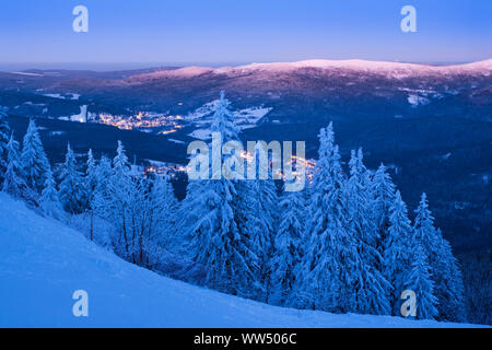 Crepuscolo, vista da GroÃŸer Arber, Bayerisch Eisenstein in valle, foresta bavarese parco naturale, Bassa Baviera, Baviera, Germania Foto Stock