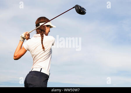 Giocatore di Golf di rinvio su off Foto Stock