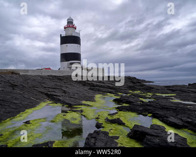 Irlanda, County Wexford, Hook Head Lighthouse sulla penisola di gancio, il più antico faro intatta del mondo Foto Stock