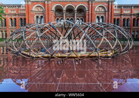 Londra, Regno Unito. Xiii Sep, 2019. Bamboo (竹) Anello: la tessitura in leggerezza, Kengo Kuma's esperimento nel concetto di tessitura. - London Design Festival torna nella capitale per il suo diciassettesimo anno. Il V&A un museo è il Festival ufficiale mozzo per l'undicesimo anno e ospita una serie di servizi appositamente commissionati i progetti realizzati da progettisti di fama internazionale. Credito: Guy Bell/Alamy Live News Foto Stock