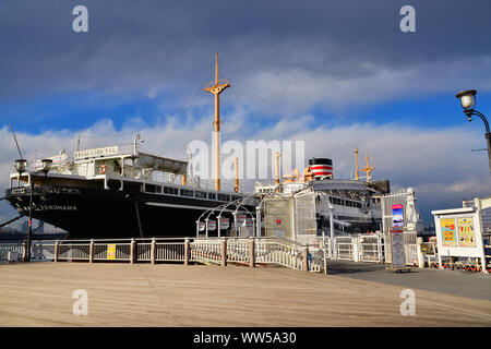 Il famoso Hikawa Maru, la ocean liner ormeggiata in modo permanente come una nave museo a Yamashita Park nel Porto di Yokohama Foto Stock