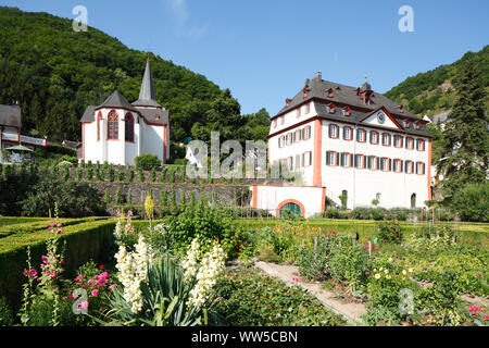 Storico Giardino parrocchiale priory Hirzenach, chiesa parrocchiale San BartholomÃ¤Noi, BartholomÃ¤noi Chiesa, Hirzenach, Boppard, patrimonio mondiale Unesco Valle del Reno superiore e centrale, Renania-Palatinato, Germania, Europa Foto Stock