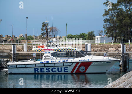 Uno dei due marine navi di salvataggio in base a Ulladulla Harbour per il Nuovo Galles del Sud Costa Sud di Australia tutti eseguiti e gestiti da volontari locali Foto Stock