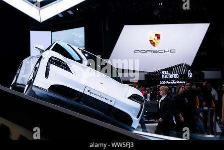 Francoforte, Germania. Xiii Sep, 2019. Una Porsche Taycan è esposta presso la IAA. Foto: Sila Stein/dpa Credito: dpa picture alliance/Alamy Live News Foto Stock