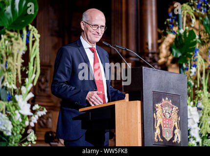 Amburgo, Germania. Xiii Sep, 2019. Peter Tschentscher (SPD), Amburgo del Primo Sindaco, parla alla cerimonia di premiazione del premio Körber in municipio. La Körber premio viene assegnato a eminenti scienziati che lavorano in Europa per le loro attività di ricerca. Credito: Axel Heimken/dpa/Alamy Live News Foto Stock