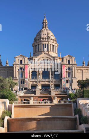 Palau Nacional/Museu Nacional d'Art de Catalunya e Montjuic, Barcellona, in Catalogna, Spagna Foto Stock