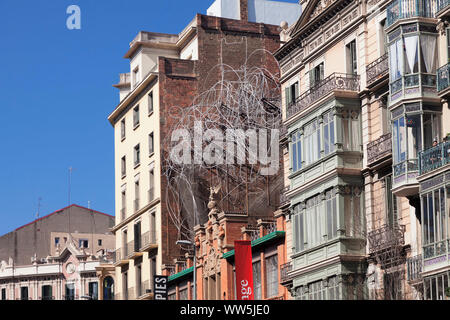 Fundacio Antoni Tapies in plastica con il cloud e sedia, Llui architetto Domenech i Montaner, museo, Barcellona, in Catalogna, Spagna Foto Stock