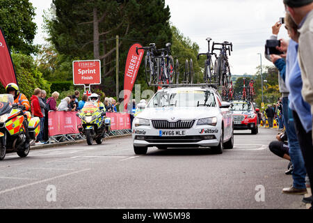 WHICKHAM, NEWCASTLE UPON TYNE, Regno Unito - 09 settembre 2019: un primo piano di coda supporto folle veicolo in volata la prima linea di punti di Foto Stock