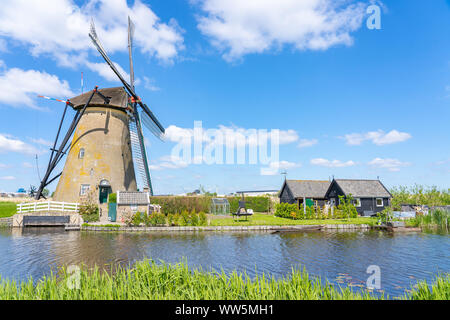 Mulini a vento di Kinderdijk villaggio in Molenlanden vicino a Rotterdam nei Paesi Bassi. Foto Stock