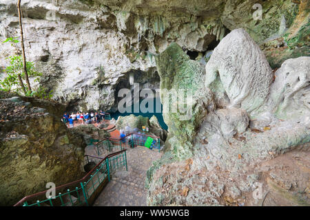 Los Tres Ojos - serie di tre laghi situati nella grotta di pietra calcarea in Santo Domingo, Repubblica Dominicana Foto Stock