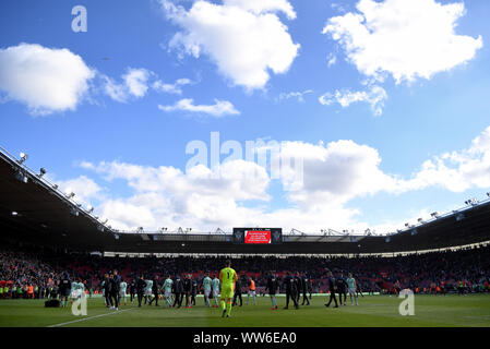 Artur Boruc di AFC Bournemouth segue i suoi compagni di squadra fuori il passo - Southampton v AFC Bournemouth, Premier League, St Mary's Stadium, Southampton - XXVII Aprile 2019 solo uso editoriale - DataCo restrizioni si applicano Foto Stock