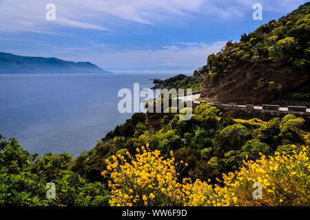 L'Italia, Sicilia e Isole Eolie, Salina, Santa Marina Salina, vista di lingua verso l'Etna Foto Stock