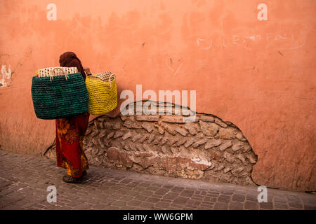 Scena di strada a Marrakech, Marocco Foto Stock