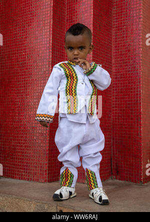 Bambino eritreo in enda mariam cattedrale ortodossa, regione centrale di Asmara Eritrea Foto Stock