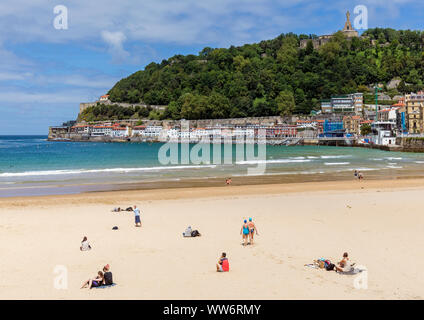 La Concha Beach, San Sebastian, Provincia di Gipuzkoa, Paesi Baschi, Spagna. Foto Stock