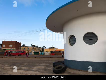 Ex stazione di servizio Agip costruita nel 1937, la regione centrale di Asmara Eritrea Foto Stock