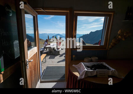 Vista da StÃ¼dlhÃ¼tte nell'aria aperta, Fanatscharte sulle colline pedemontane del StÃ¼dlgrates sul Grossglockner, Hohe Tauern, Tirolo orientale, Austria Foto Stock