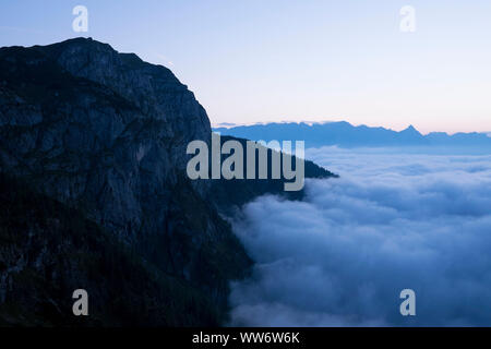 Vista dalla salita al HochkÃ¶nig verso oriente e Tennengebirge, contea di Salisburgo, Austria Foto Stock