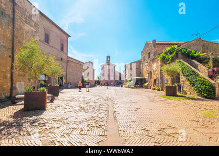 Sovana (Italia) - Una piccola etrusca e medievale Borgo in pietra nel comune di Sorano, provincia di Grosseto, Regione Toscana; attrazione turistica. Foto Stock