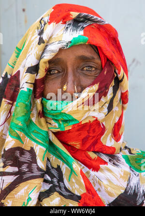 Donna eritrea con un velo e anello di naso, Semien-Keih-Bahri, Keren, Eritrea Foto Stock