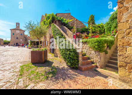 Sovana (Italia) - Una piccola etrusca e medievale Borgo in pietra nel comune di Sorano, provincia di Grosseto, Regione Toscana; attrazione turistica. Foto Stock