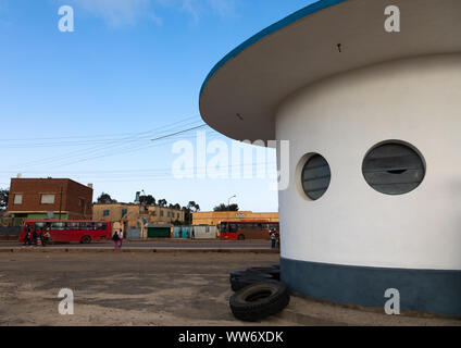 Ex stazione di servizio Agip costruita nel 1937, la regione centrale di Asmara Eritrea Foto Stock