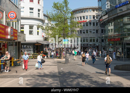 In Germania, in Renania settentrionale-Vestfalia, Wuppertal, zona pedonale Alte Freiheit nel distretto di Elberfeld Foto Stock