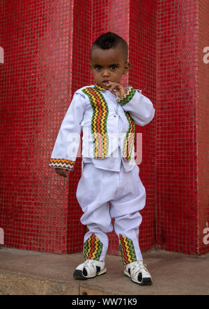 Bambino eritreo in enda mariam cattedrale ortodossa, regione centrale di Asmara Eritrea Foto Stock