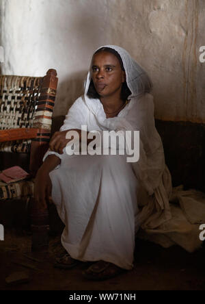 Ortodosso eritreo donna in abiti tradizionali, regione centrale di Asmara Eritrea Foto Stock