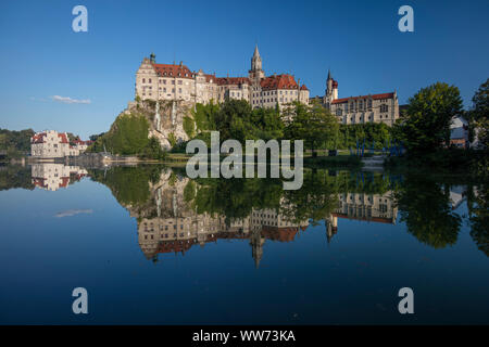 Sigmaringen Castle sul fiume Danubio Foto Stock