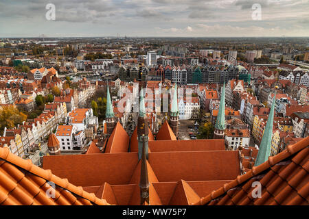 L'Europa, la Polonia, la Pomerania, Gdansk / Danzig, vista dalla Chiesa Mariacki Foto Stock