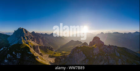 Alba sul Hoher Burgstall montagna, Alpi dello Stubai, Tirolo, Austria Foto Stock