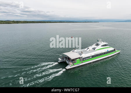 Friedrichshafen, Lago di Costanza, Baden-WÃ¼rttemberg, la Germania, la vista del lago di Costanza con il catamarano, Foto Stock