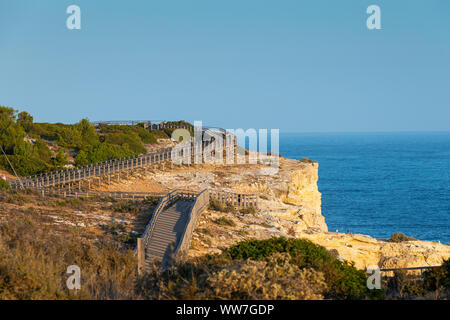 Passerella in legno in Carvoeiro, Algarve, PORTOGALLO Foto Stock