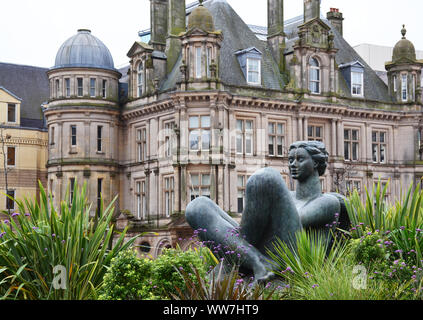 Il Floozie nella Jacuzzi statua in Birmingham, Inghilterra Foto Stock