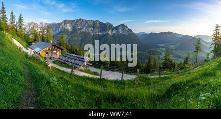 In Germania, in Baviera, la regione di Berchtesgaden, Ramsau, Panorama della SchÃ¤rtenalm con Reiteralpe in background Foto Stock