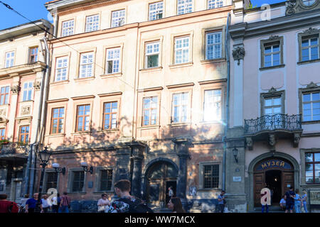 Lviv (Lwiw, Lemberg): Palazzo Arcivescovile in piazza Rynok (piazza del mercato) in , Oblast di Lviv, Ucraina Foto Stock