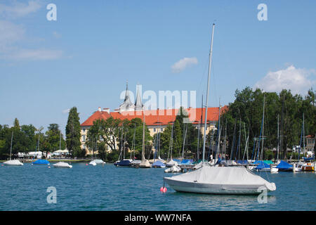 Castello di Tegernsee con la chiesa di San Quirino, ex monastero di Tegernsee, Tegernsee, Alta Baviera, Baviera, Germania, Europa Foto Stock