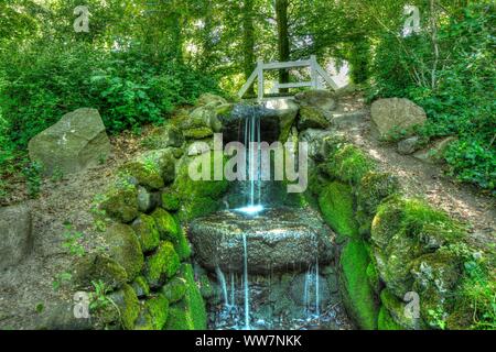 La cascata nel giardino del castello, Eutin, Schleswig-Holstein, Germania, Europa Foto Stock