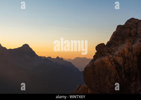 Vista sulle montagne del Wetterstein nella gamma vicino a Garmisch-Partenkirchen, in Baviera, Germania, Foto Stock