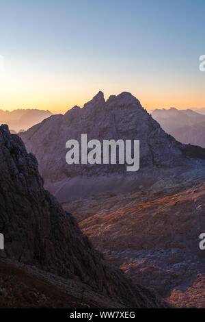 Vista sulle montagne del Wetterstein nella gamma vicino a Garmisch-Partenkirchen, in Baviera, Germania, Foto Stock