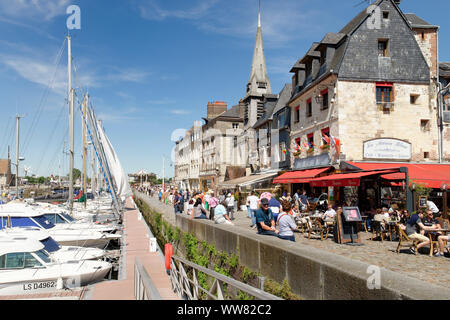 Porto Vecchio con la chiesa di San-Etienne, Honfleur, Calvados, Bassa Normandia, canale inglese, Francia Foto Stock