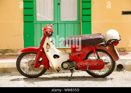 Gozo, confinante isola di Malta, Oldtimer ciclomotore, azionabile Foto Stock