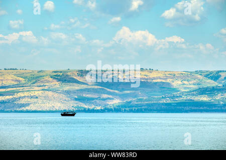 Israele, distretto del Nord, Ginosar. Un Galilea barca sul mare di Galilea (Kinneret). Foto Stock