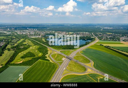 Vista aerea, raccordo autostradale A59, la A524, la strada principale 8 e KrefelderstraÃŸe B288, Duisburg, Ruhrgebiet, Nord Reno-Westfalia, Germania Foto Stock