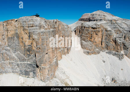 Dolomiti, Pordoi picco, Piz Boe, gruppo Sella, Passo Pordoi, foto aerea, Canazei, Trentino, Italia Foto Stock